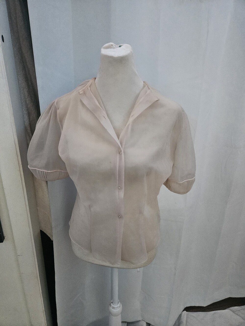 50s 60s Vintage Sheer Pale Pink Short-Sleeve Blouse Pleated Small